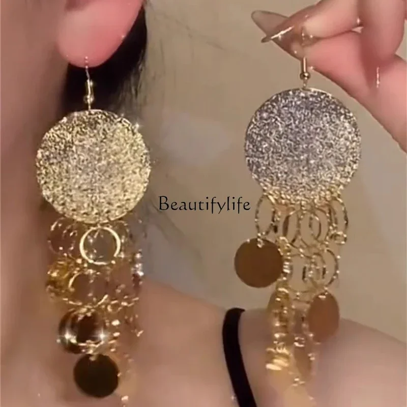 

Personalized long disc fringed pendant earrings, light luxury, high-end exaggerated earrings