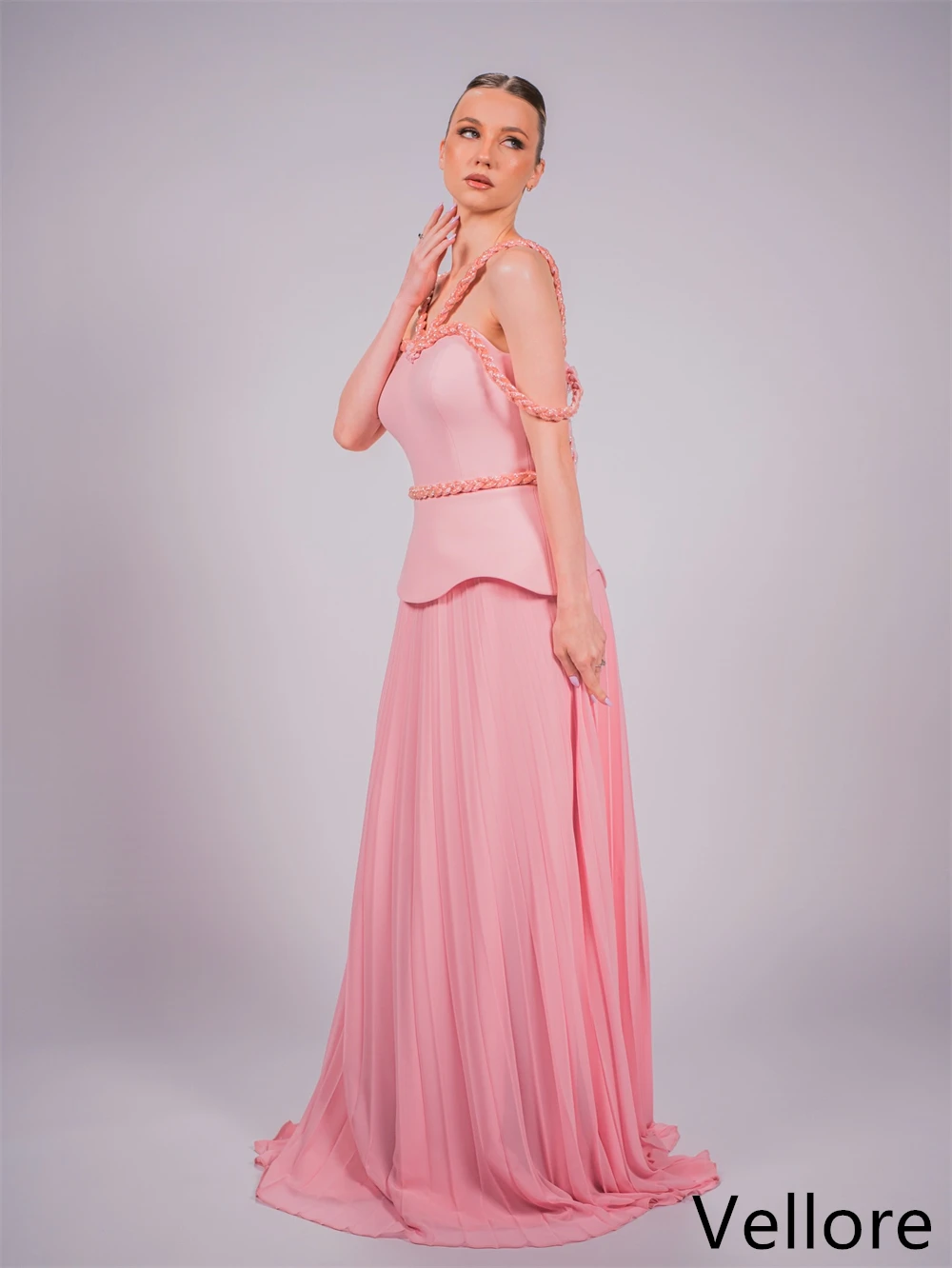 تخصيص أزياء الوردي الشيفون مساء اللباس قارب الرقبة قبالة الكتف أكمام فساتين المناسبات الخاصة فستان العودة للوطن