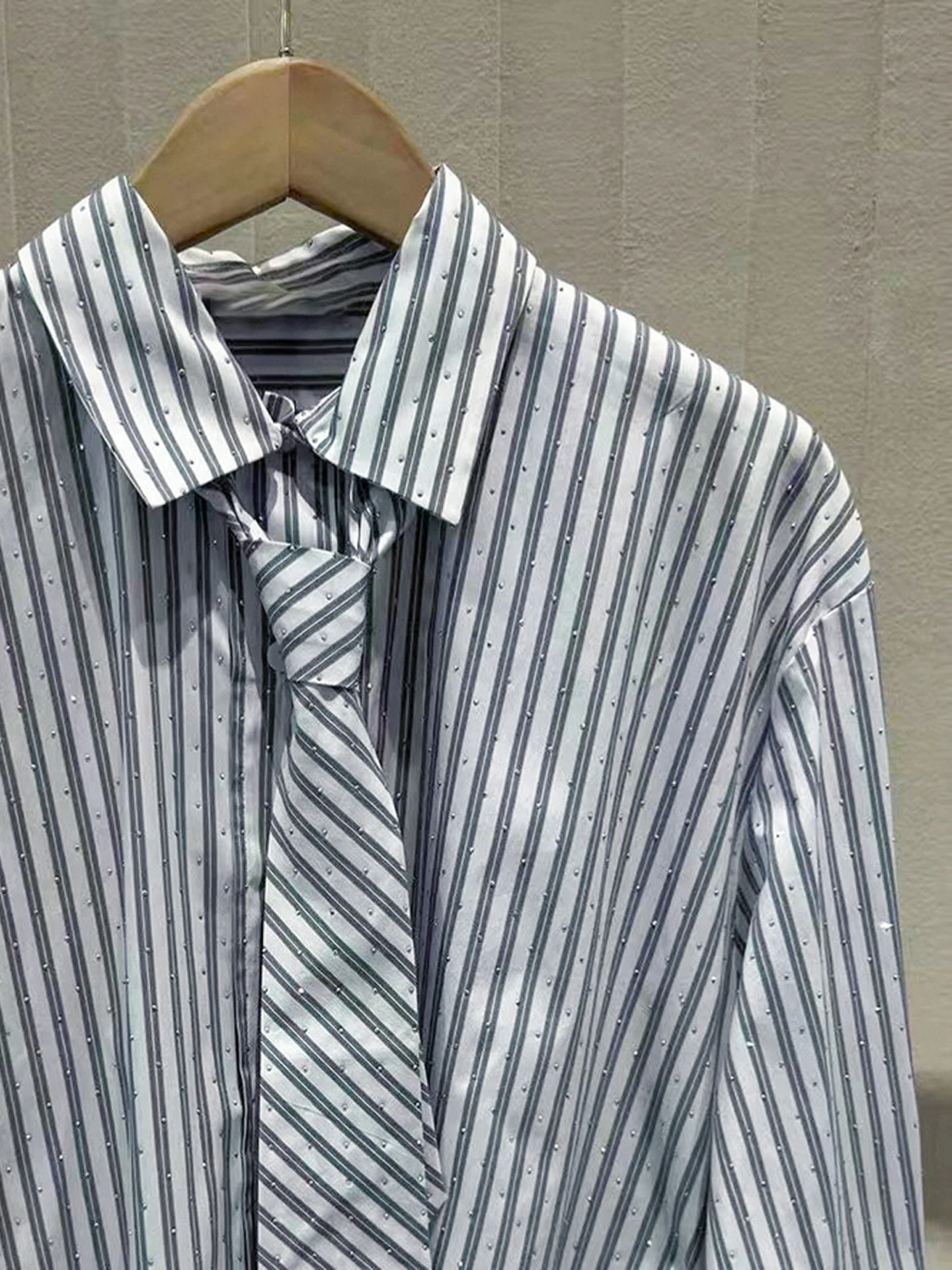 

M Home Nan You High End Women's Casual irt with Diamond Embellied Tie Stripe Turn-down Collar Top for Autumn 2025