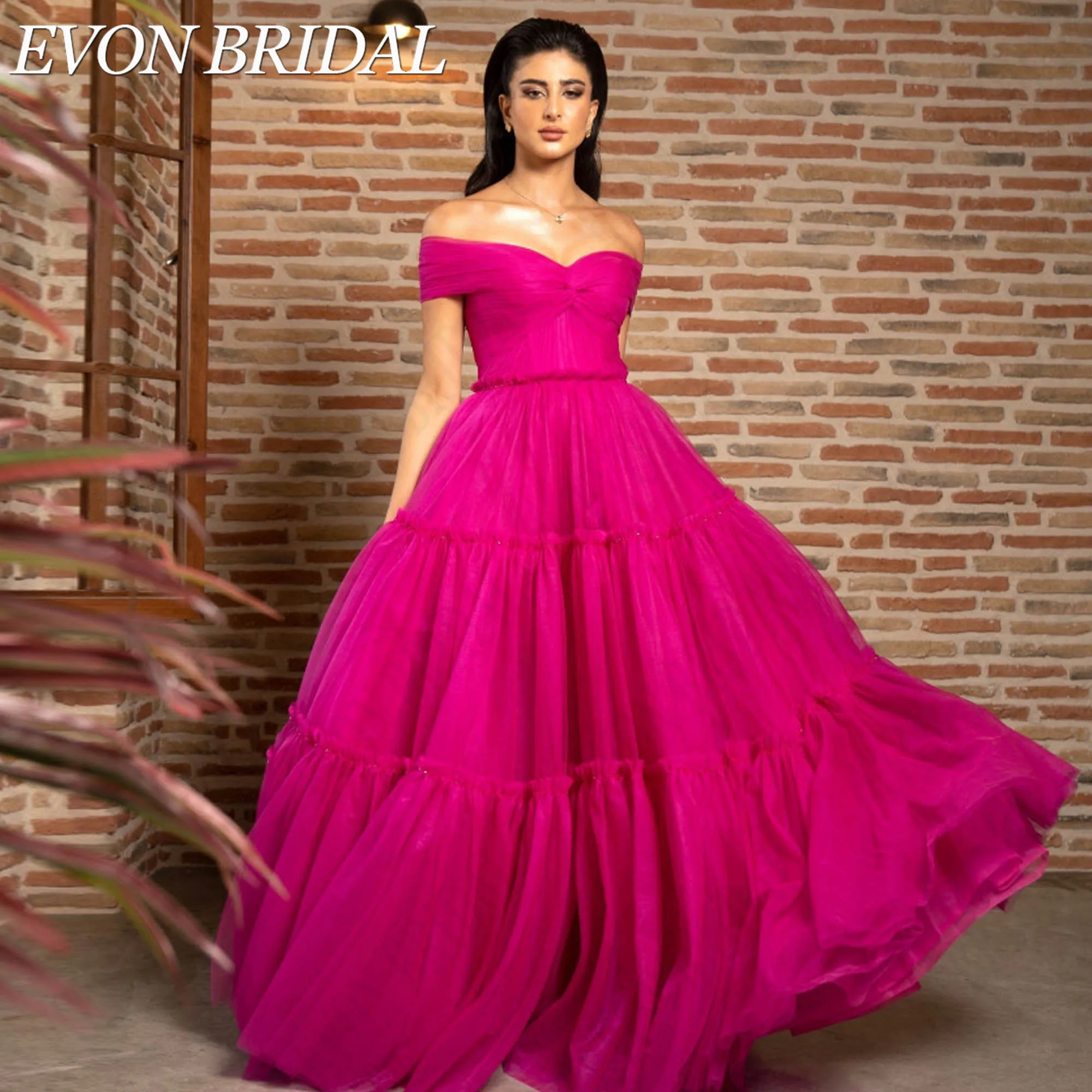 EVON BRIDAL Vestidos De Noche Corte Línea A De Tul Fucsia Con Capas Hombros Descubiertos Corset Retorcido Sin Mangas Espalda Abierta Longitud Suelo Hechos A Medida 2026 Vestido De Noche Fucsia Vestido De Gala Vibrante