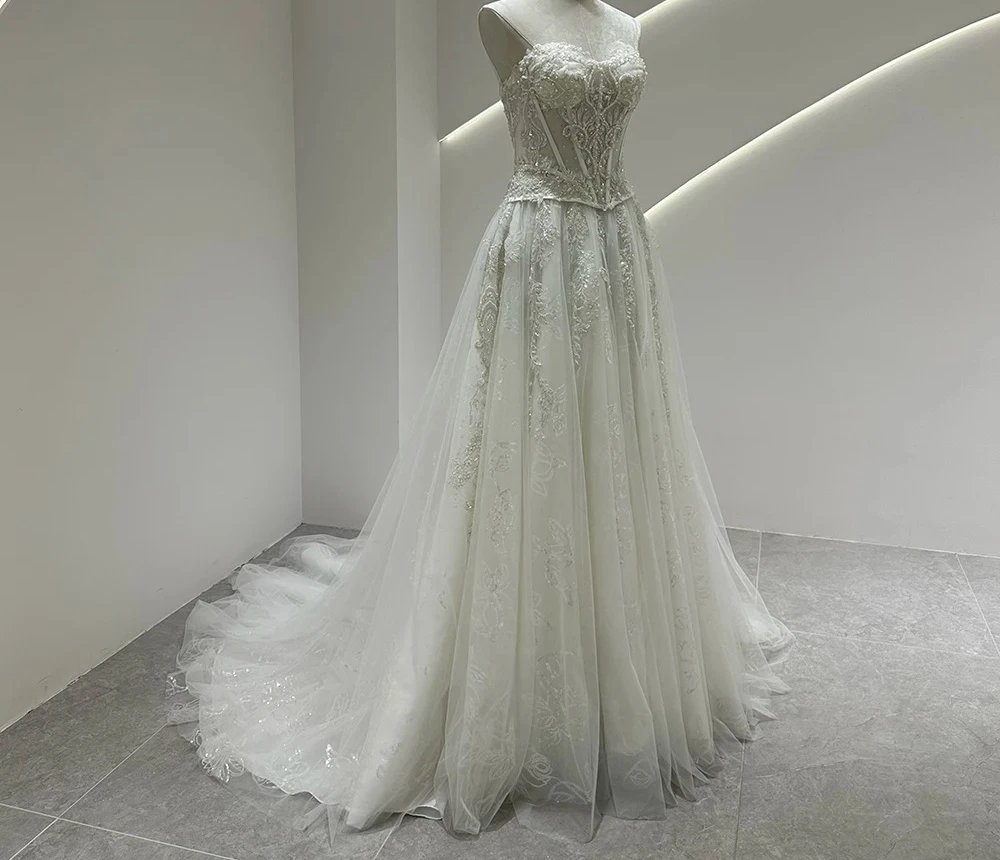 

Customized Bohemian Romantic Strapless Wedding Dress Lace Beading Appliques Through Tulle Beach Bridal Gown Elegant for Bridal