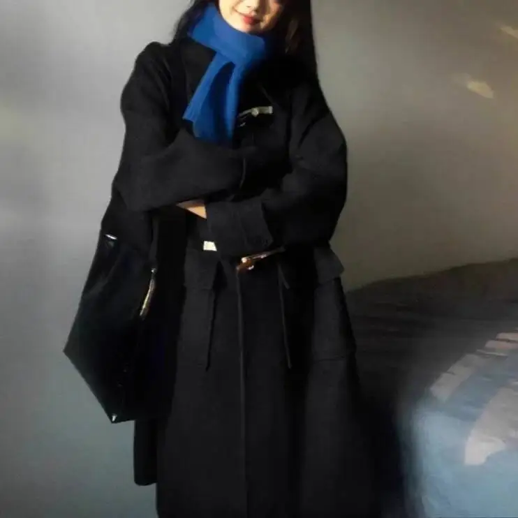 グレーのウールのコート女性の春秋の新しいスタイルの上品な小さいサイズのミッドレングスの女性のアウターウェアポリエステル繊維ピュアカラー