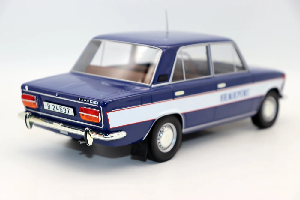 New 1/18 Scale Lada 1500 Police-car DieCast Model Toy Cars Metal For Collection Gift