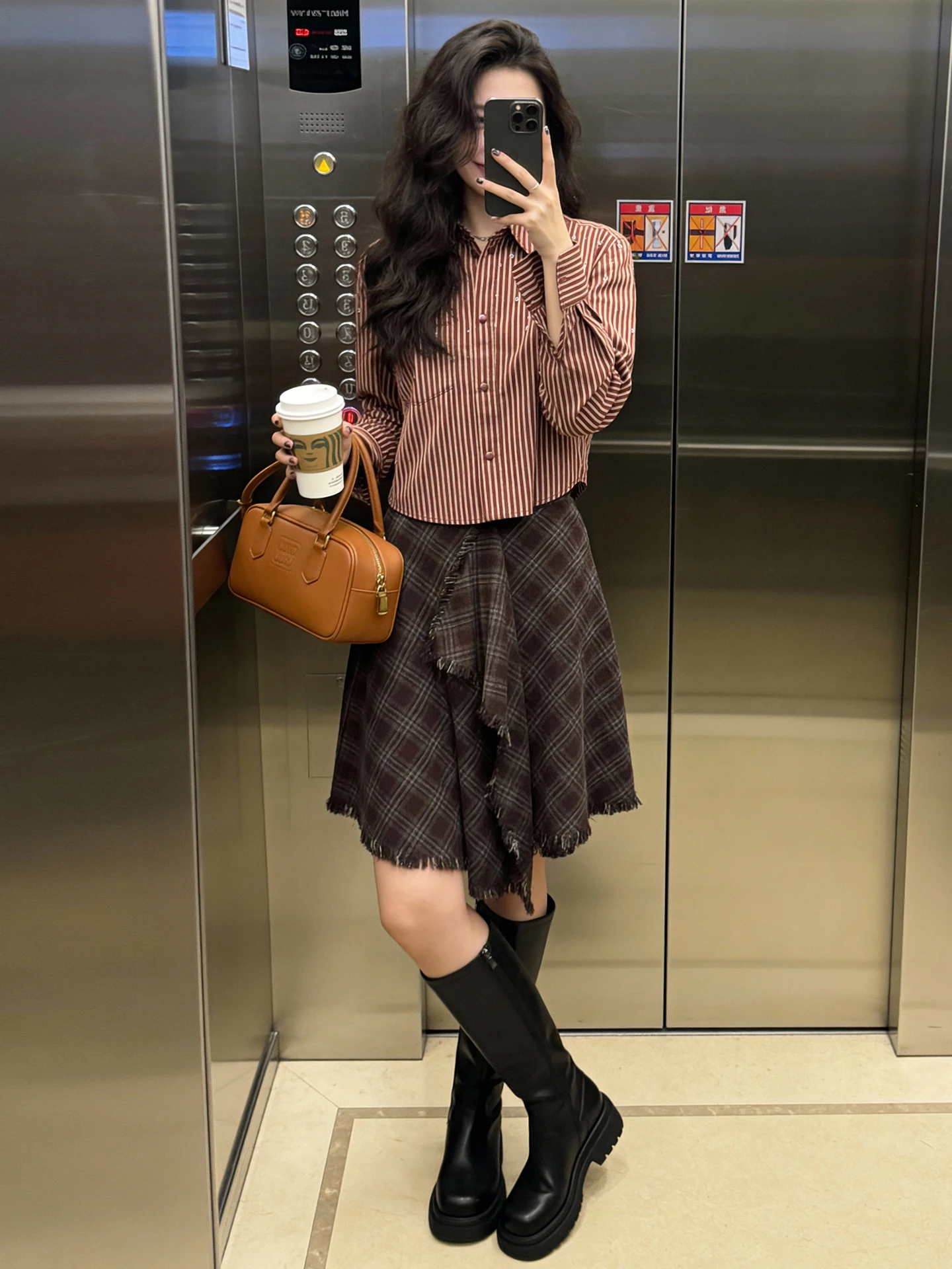 Lässige, vielseitige South Oil High-End-Damen-Irt-gestreifte Diamant-Wärmeübertragungs-Oberbekleidung für den Pendelverkehr, lockere Passform