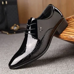 Buty Oxford dla mężczyzn luksusowe buty ślubne ze skóry lakierowanej biuro wsuwane męskie buty robocze New Pointed Toe derbies sapatos masculinos