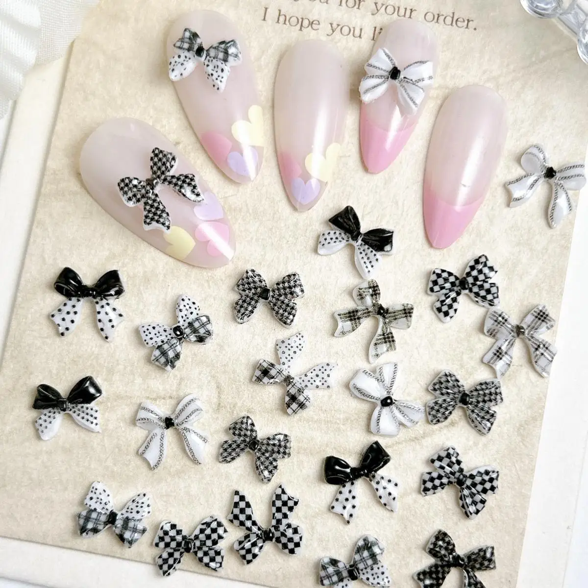 Breloques pour ongles en résine noir et blanc, mélange aléatoire, en vrac, multi-styles, motif damier, nœud, décoration pour Nail Art, artisanat de bricolage