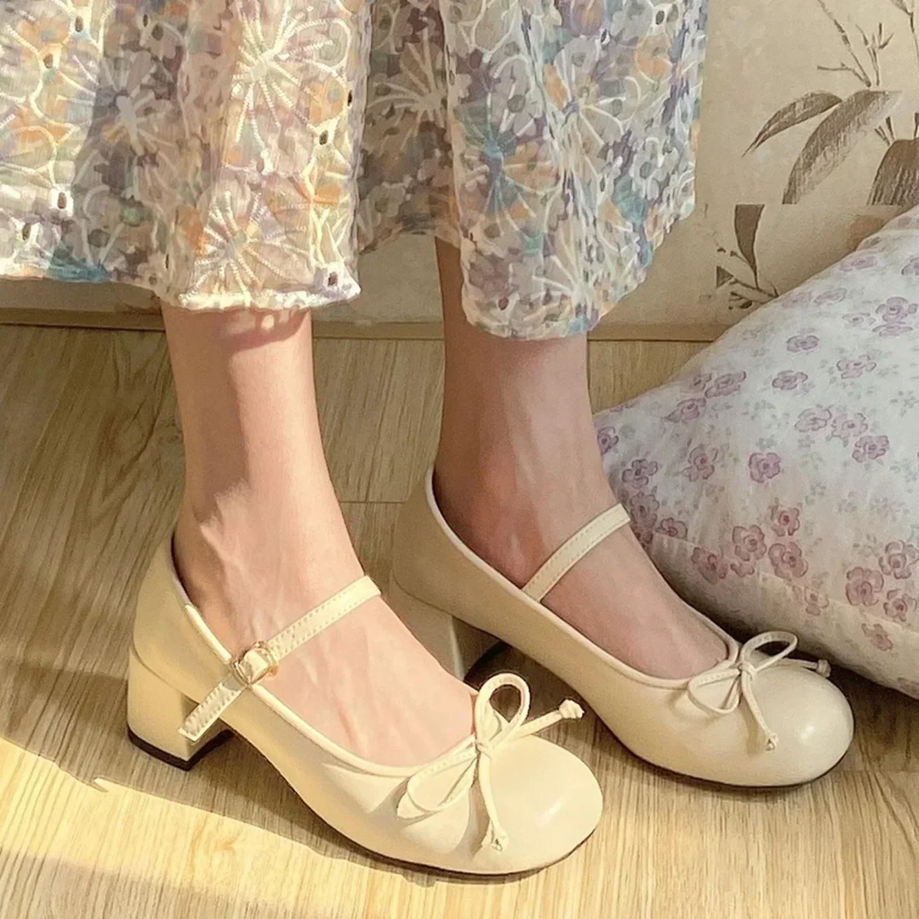 Japońskie śliczne damskie baletki Lolita Round Toe Bowtie Mary Jane Shoes College Ladies High Heels Elegant Pumps Wedding Shoes