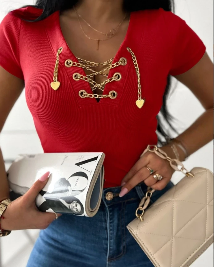 

Solid color metal chain decoration collar tight short sleeved top