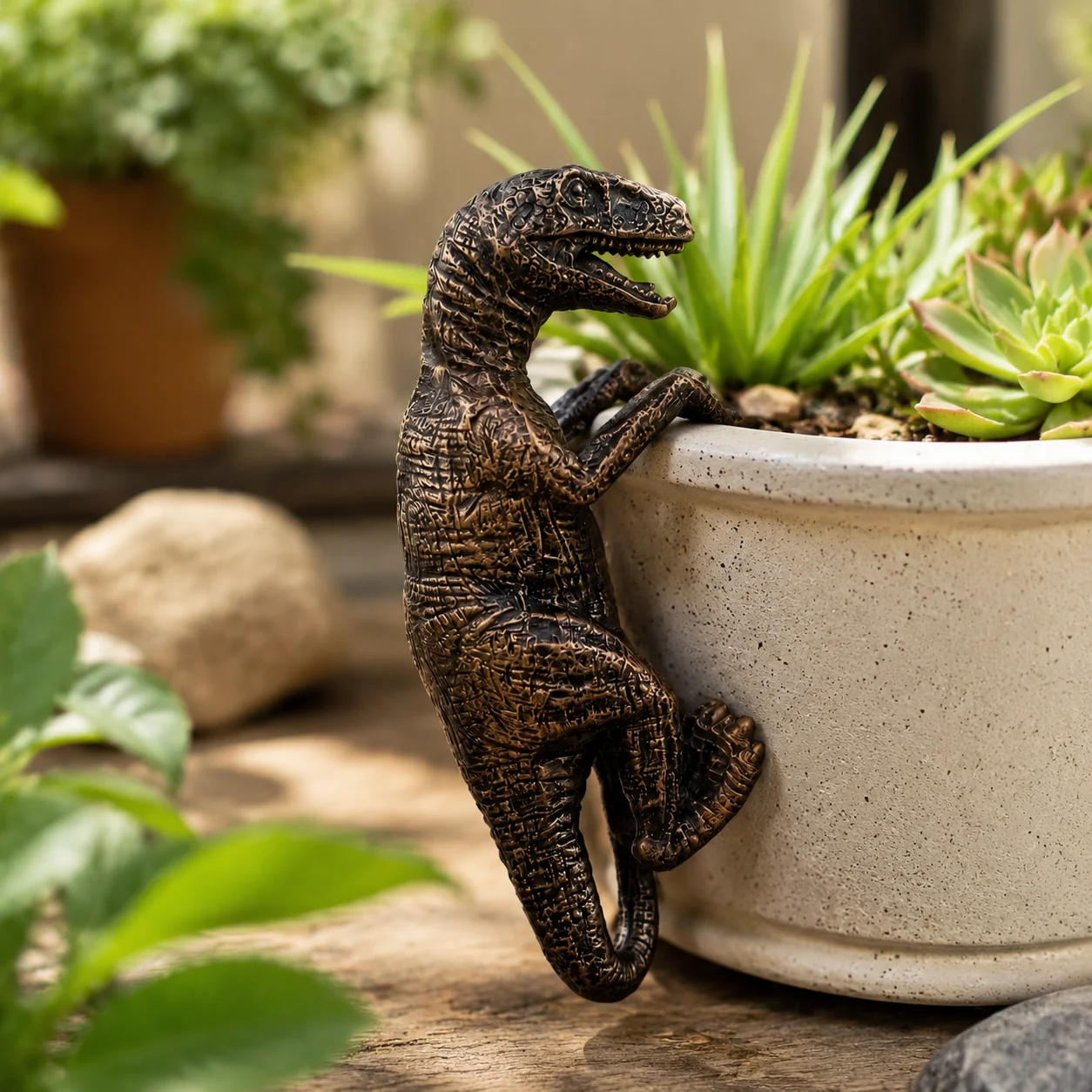 Vintage Resin Dinosaur Hanging Statue Outdoor Garden Wall Animal Decoration Halloween Theme