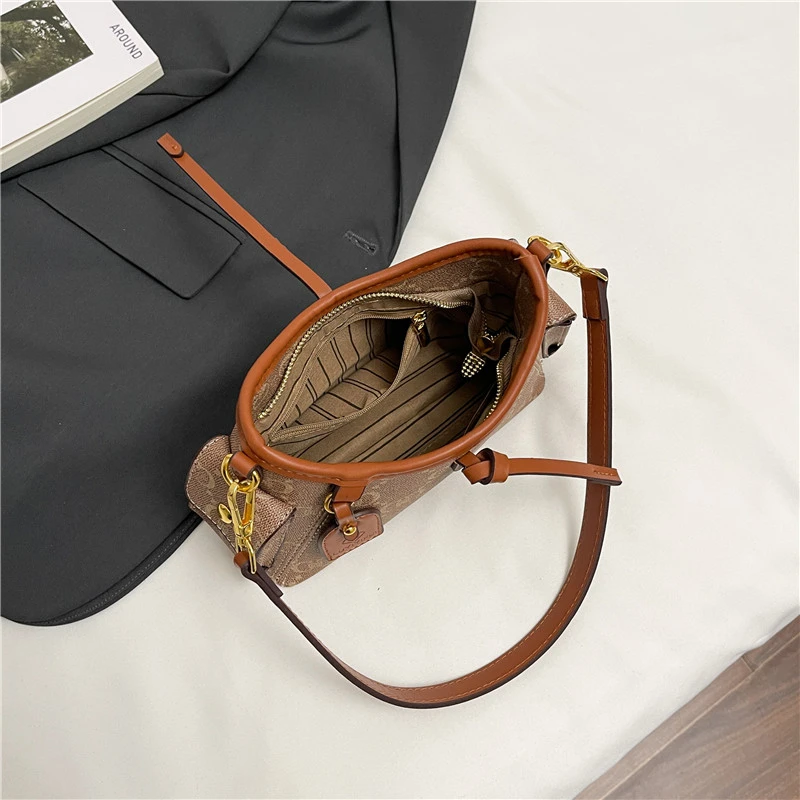 Klassische, elegante Leder-Umhängetasche für Damenhandtasche mit Schultergurt. Berühmter Designer macht den Luxusartikel her