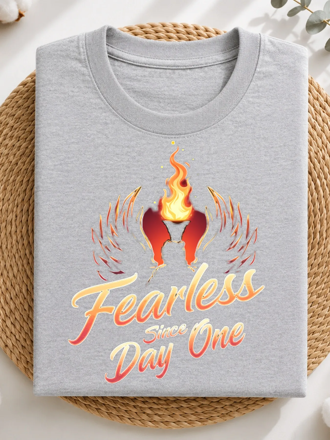 T-shirt graphique rétro pour hommes, coupe ample décontractée, chemise tendance imprimée avec motif d'aile de torche flamboyante et Fearless Since Day One T