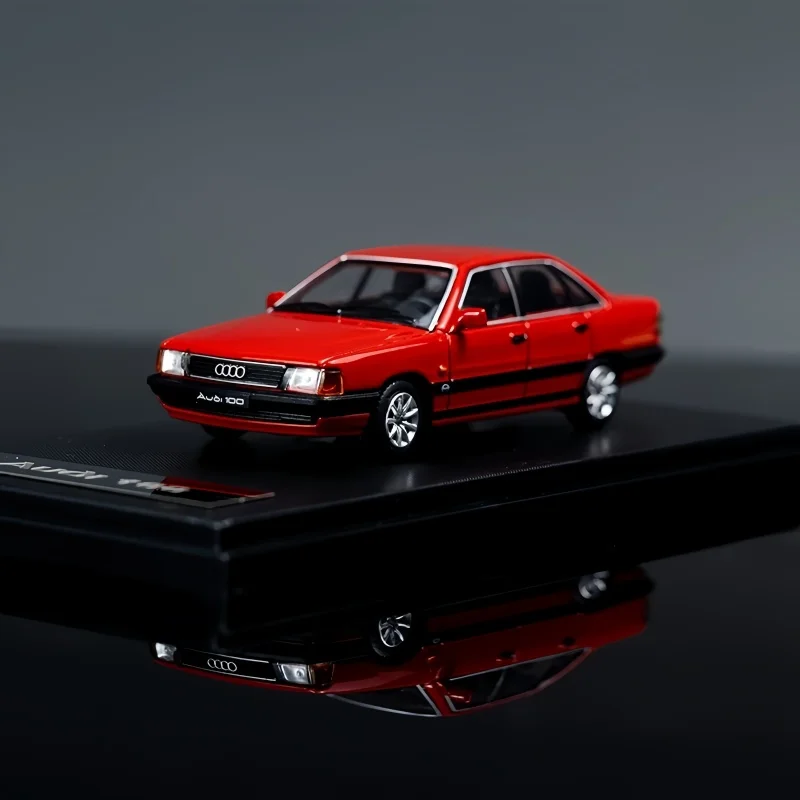 RM 1:64 Alloy model klasycznego samochodu Audi 100 C3 z 1989 r.