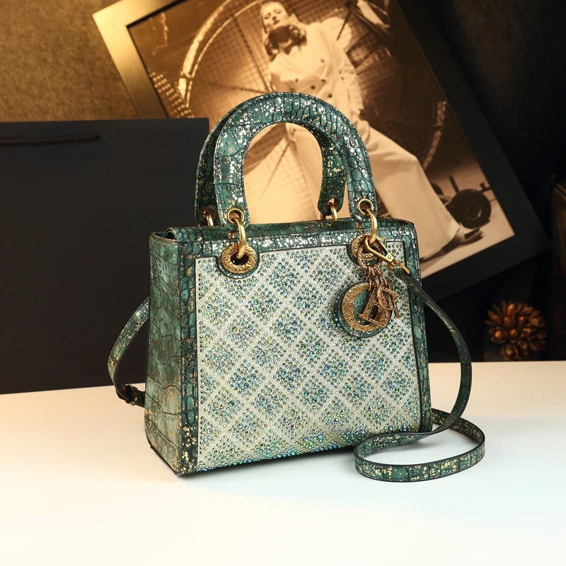 

Crocodile pattern spliced diamond diamond ladies handbag Light luxury fashion commuting bag Exquisite hanging shoulder bag