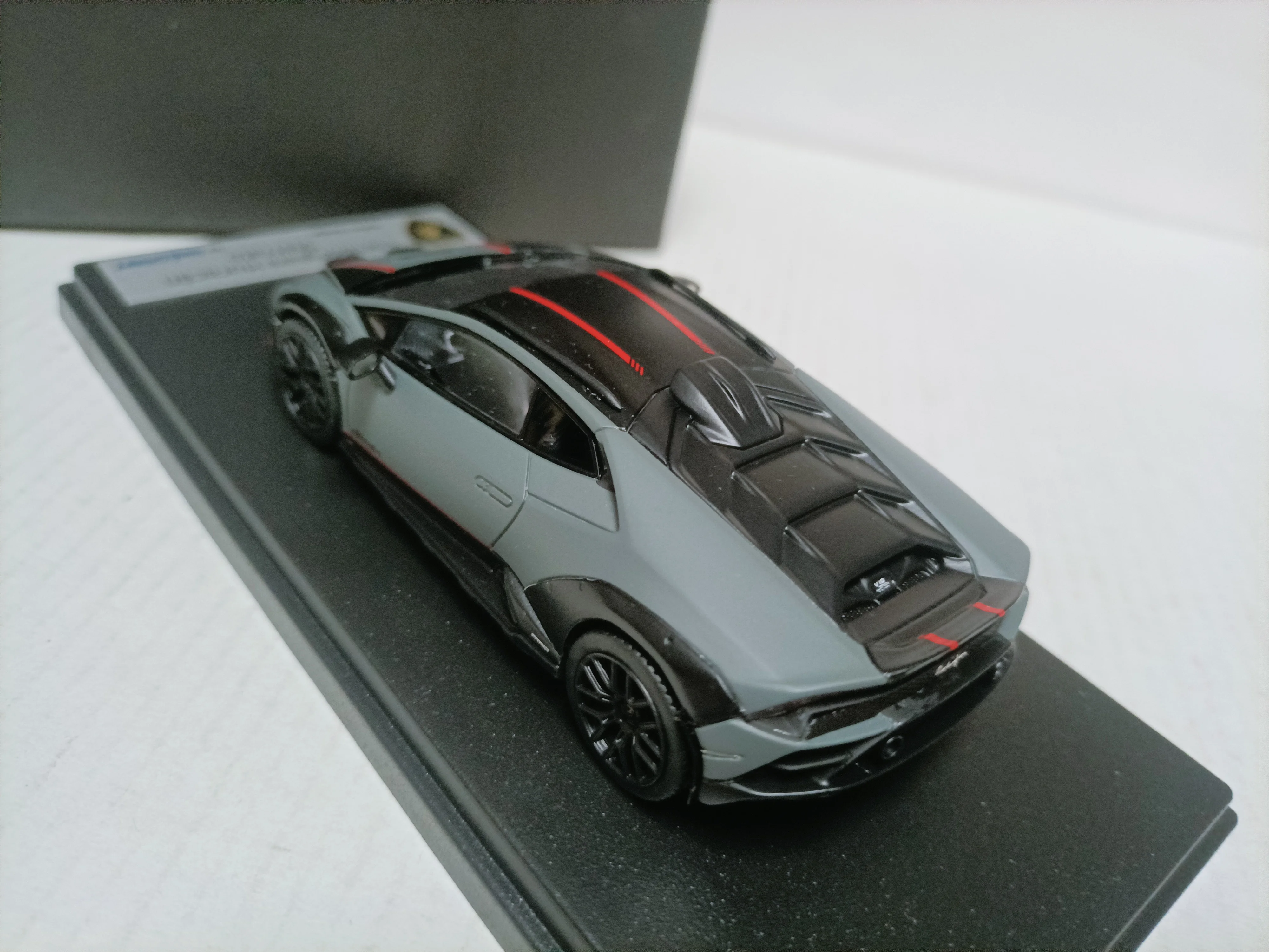 

Модель суперкара Looksmart 1 43. Lamborghini Huracan Sterrato Matte Grey