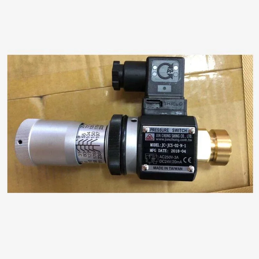 PRESSURE SWITCH JUN CHUNG SHING CO.,LTD. MODEL:JC-JCS-02-N-1 JC-JCH-02-1 AC250V-3A DC24V/20mA MADE IN TAIWAN