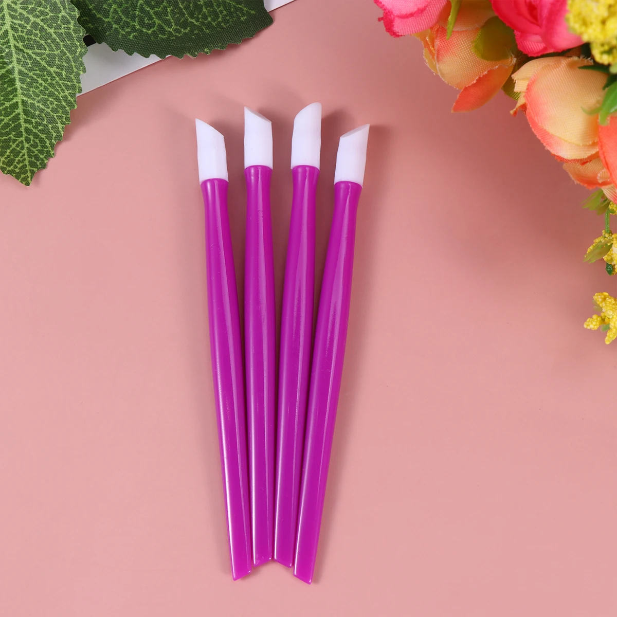 

100pcs Skin Pusher Plastic Lightweight Safe Ergonomic Manicure Tools Nail Art Cuticle Nail Art