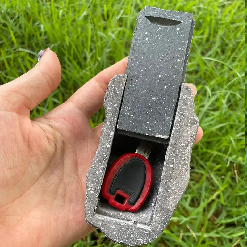 Creative stone key storage box, hidden key god at the door of the house, anti-loss device, hidden