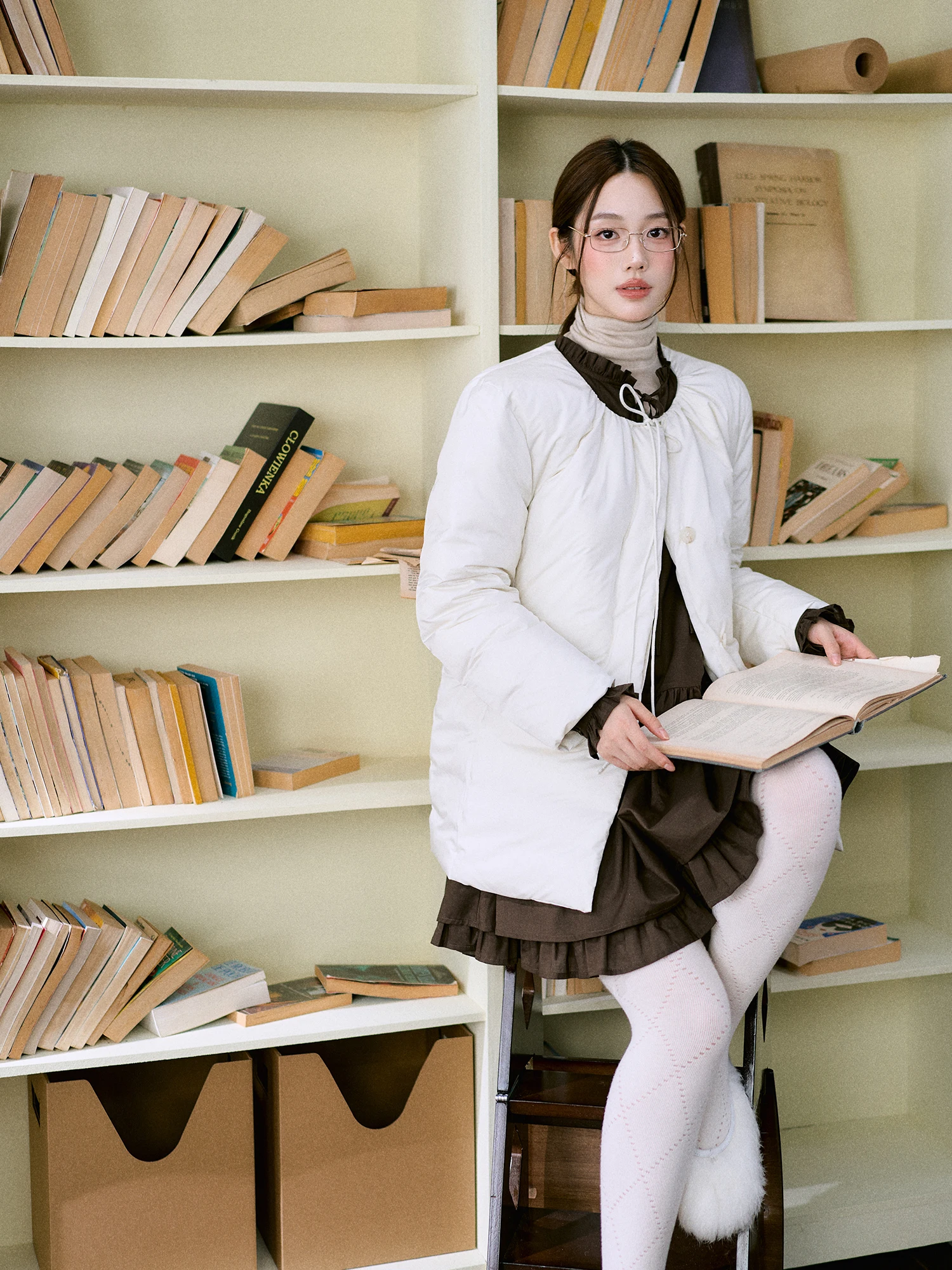 سترة شتوية نسائية من لالون دو سيل بياقة مستديرة ورباط، فضفاضة ودافئة بتصميم بسيط وأنيق للتنقل اليومي