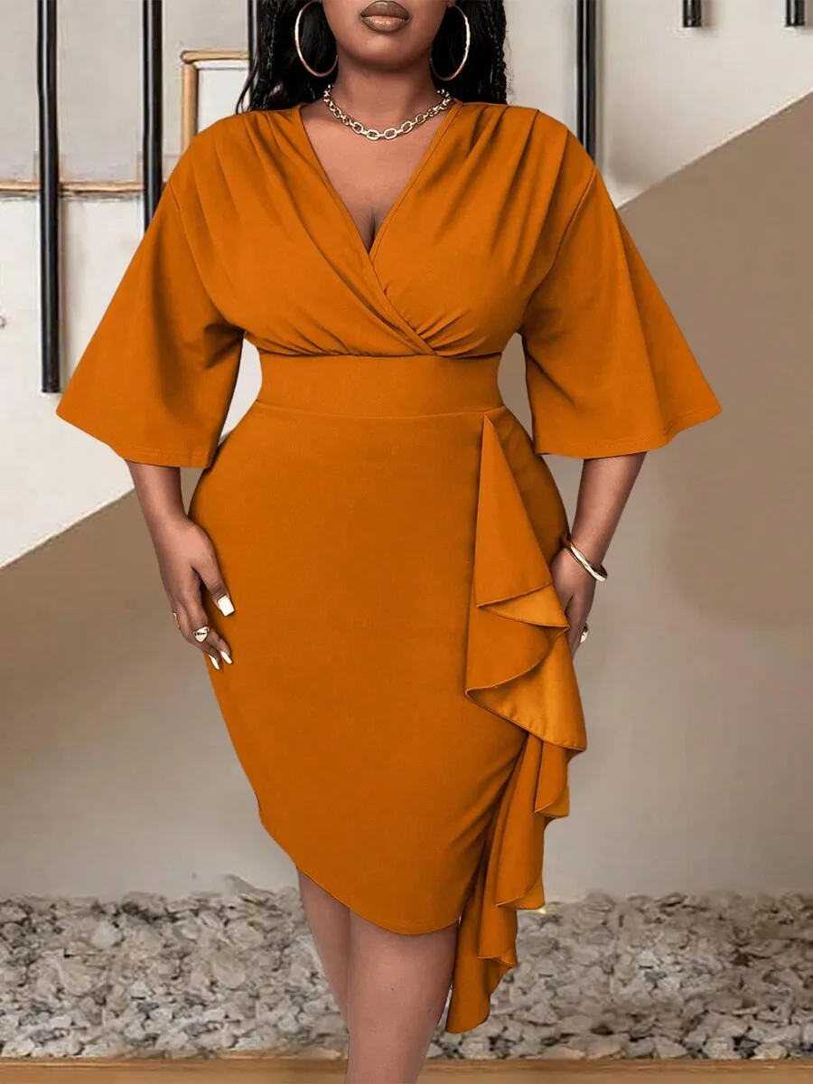 

Горчичное платье-миди с V-образным вырезом, оборками и асимметричным подолом