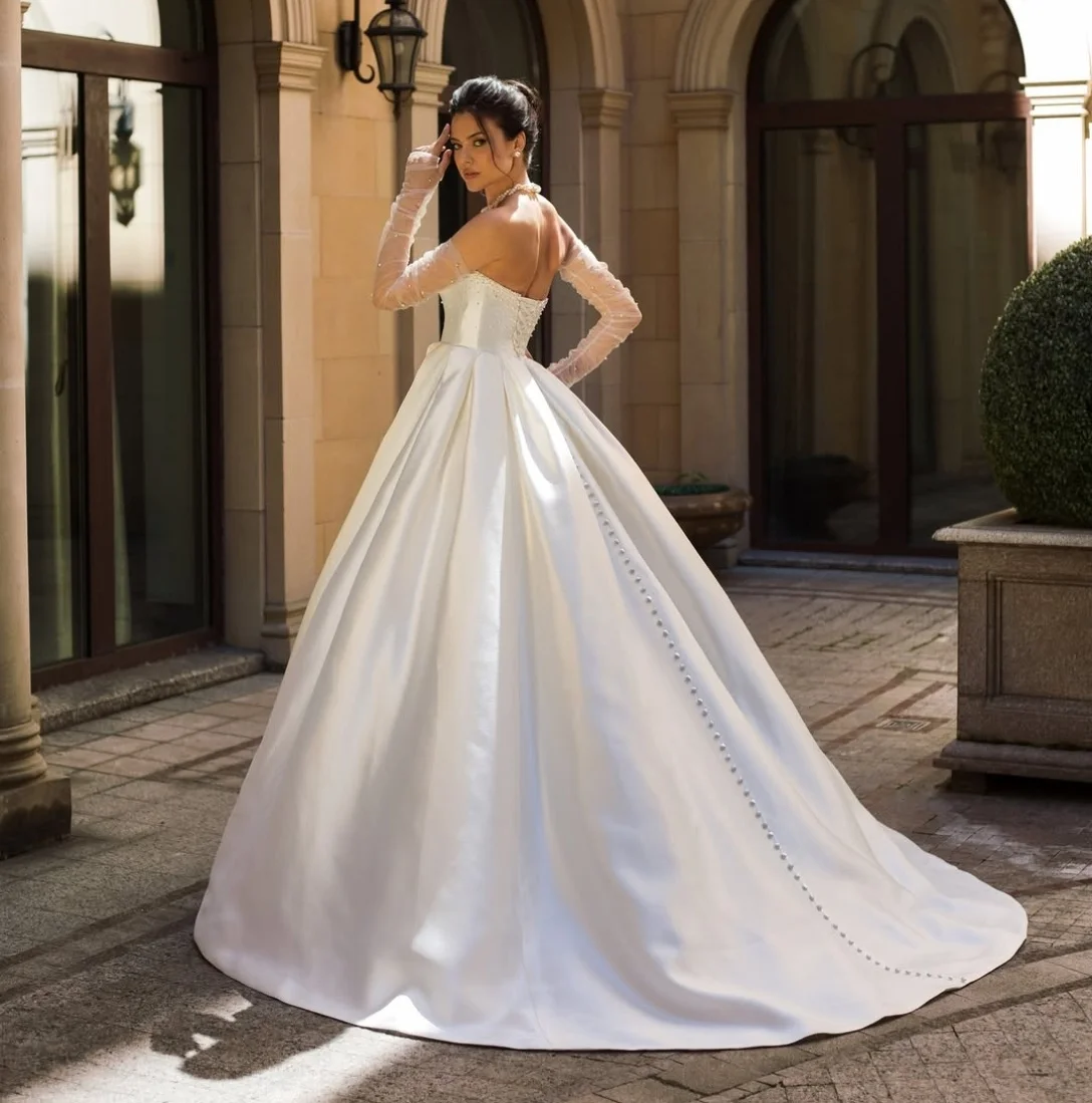 فساتين زفاف طويلة مخصصة من الساتان مع جيوب على شكل حرف a لؤلؤ بدون حمالات سويب تراين بأربطة من الخلف فساتين زفاف للنساء