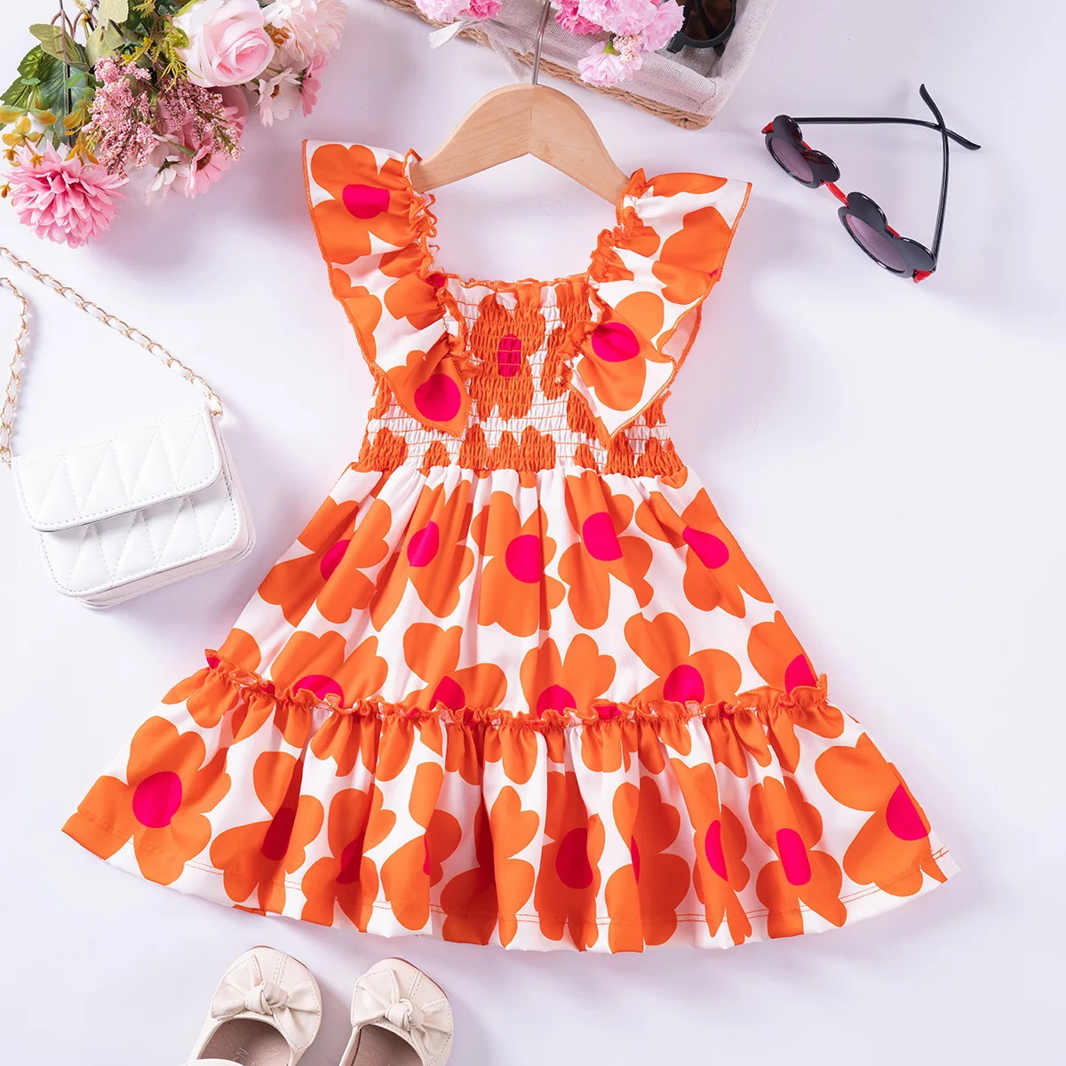 Sommer Kinder Mädchen Süßes Blumenkleid mit Rüschenärmeln Gesmokte Taille Perfekte Kinderkleider Western-Stil Babykleidung