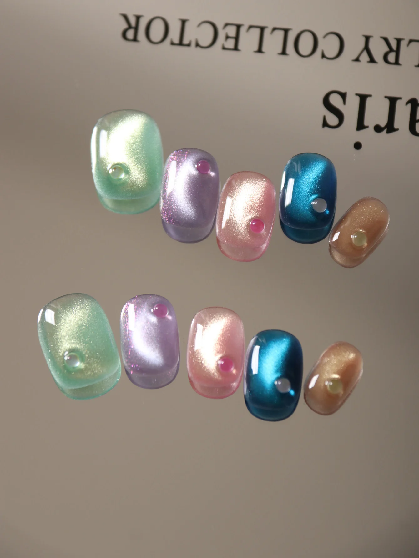 10 Stück Nägel zum Aufdrücken, kurz, bunt, Katzenauge, rosa Acryl, zum Aufdrücken von künstlichen Nägeln, inklusive 1 Blatt Klebelaschen und 1 Stück Minifeile