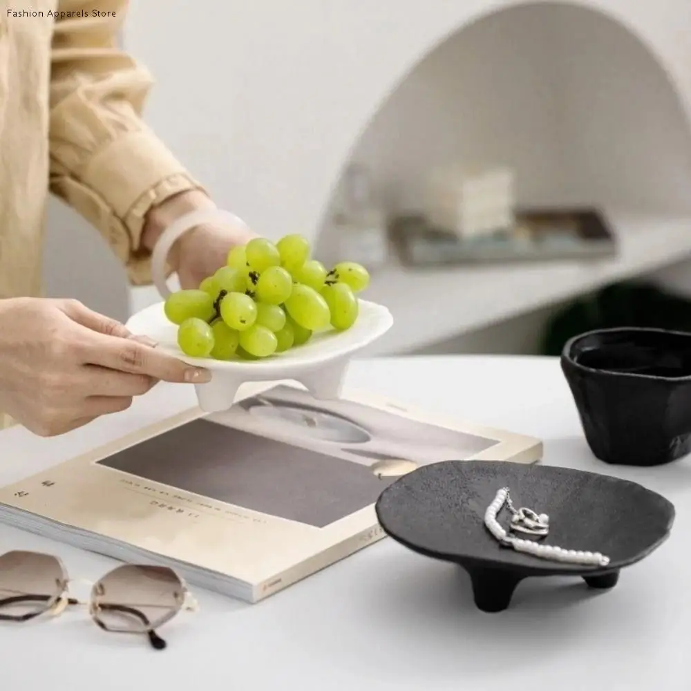 

Unique Ceramic Jewelry Storage Tray Creative Artistic Three Legged Tray Portable Multi-Function Aromatherapy Candle Stand Key