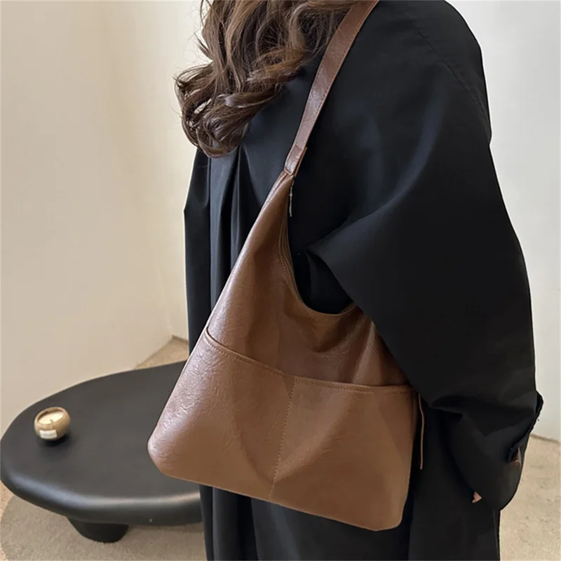 

Women's Black Crossbody Bag with Adjustable Shoulder Strap, Multi-Pocket Design and Zipper Closure - Suitable for Daily Use,