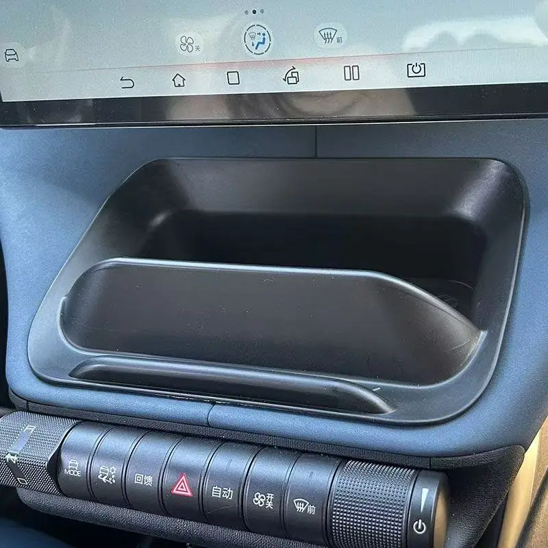 Für BYD Dolphin: Aufbewahrungsbox unter dem Bildschirm mit Handyhalterung, maßgeschneiderte Armaturenbrett-Organizer-Ablage, rutschfestes Auto-Innenzubehör – Detail 4