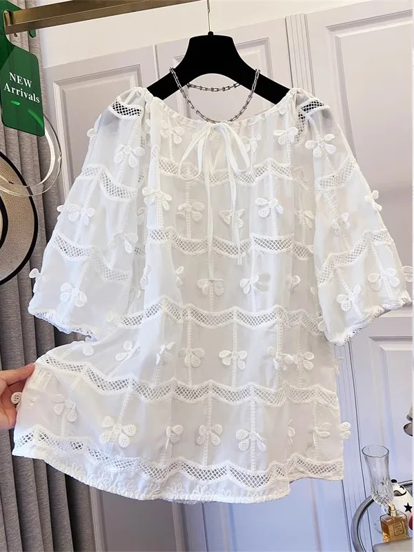 レッド ルーズ 半袖シャツ レディース 夏服 プラスサイズ 透かし彫りデザイン カジュアルスタイル ラウンドネックトップ 3D花柄