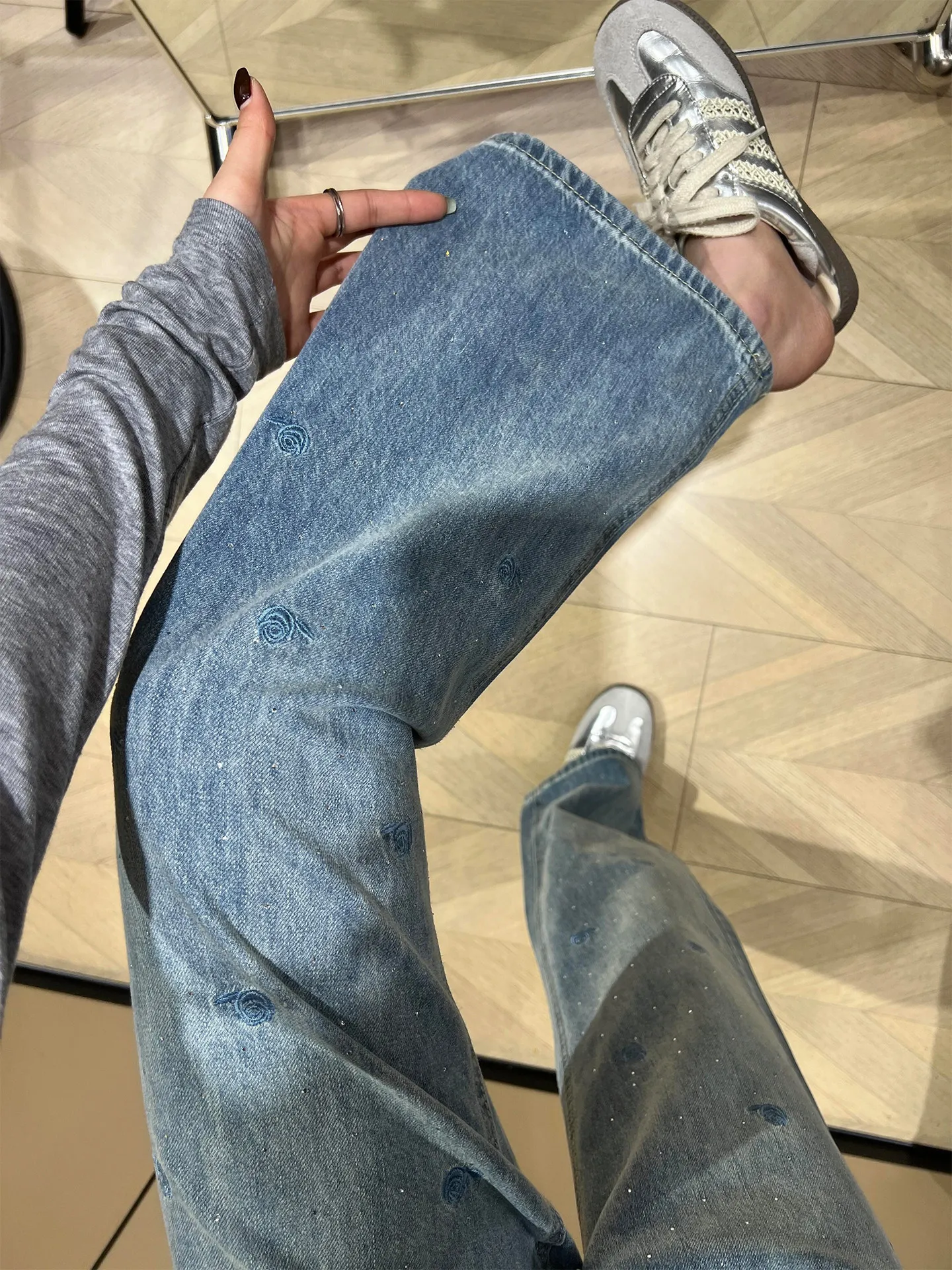 

Blue Embroidered Rose High Waist Straight Leg Jeans Women's Wide Leg Pants Spring 2026 Comfortable Fit plus Size Denim