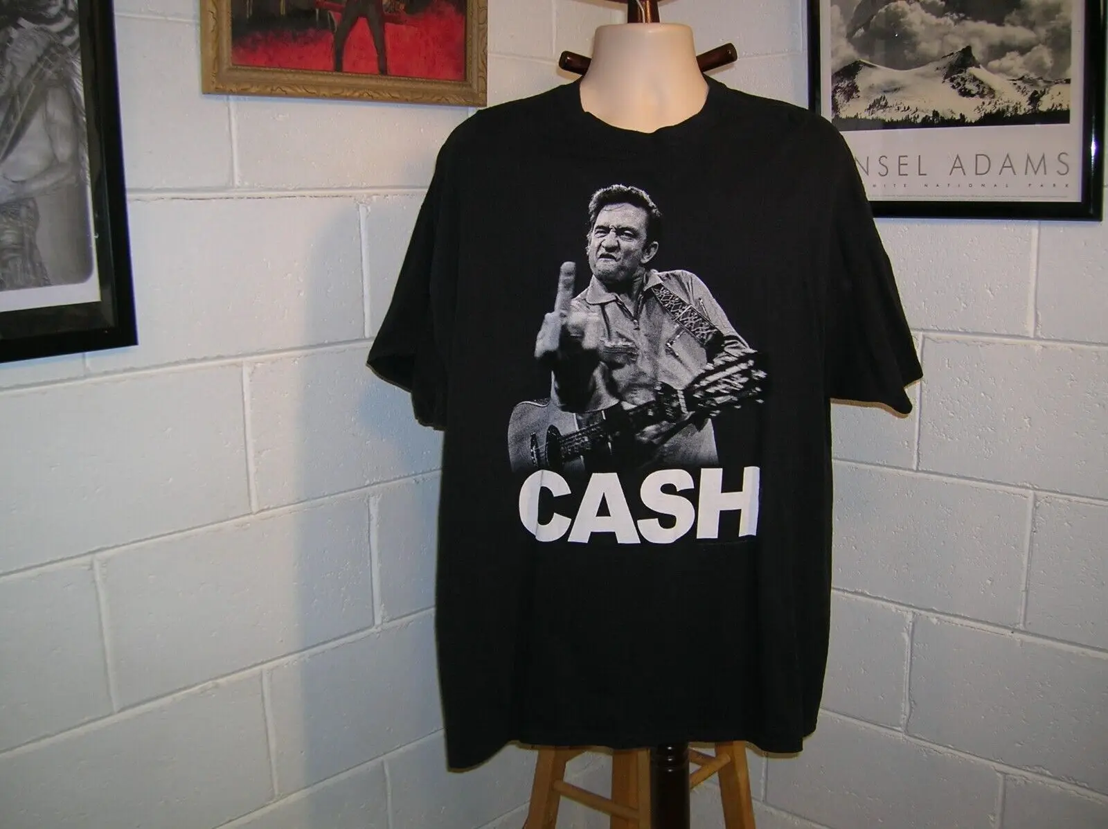 เสื้อยืด johnny Cash 'flippin' da bird' ขนาด2Xl