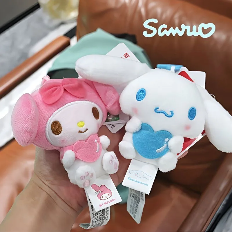 かわいいサンリオぬいぐるみペンダント クロミ メロディ キティ シナモロール ポチャッコ バックパックデコレーション 漫画ぬいぐるみキーホルダー ギフト
