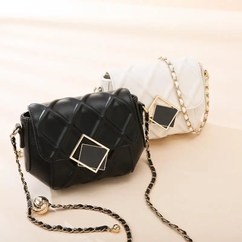 sac-a-bandouliere-tendance-pour-femme-de-hong-kong-2026-nouveau-modele-avec-chaine-a-billes-doree-et-motif-losanges-sac-porte-epaule-ou-croise