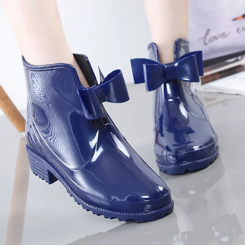 New Fashion Women Rain Boots Fashion Non-Slip Women\'s Water Shoes Flat Bottom Women Velvet Short Tube Warm Overshoes