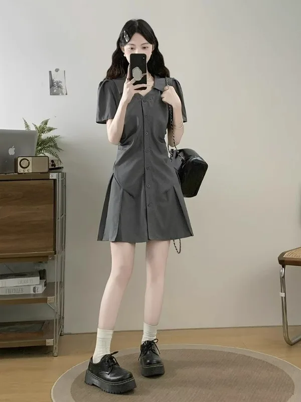 فستان صيفي بأكمام قصيرة بتصميم بولو مقاس كبير للنساء، تنورة قصيرة بخصر مرتفع على شكل حرف A، مكشكشة عند الخصر، غير متماثلة