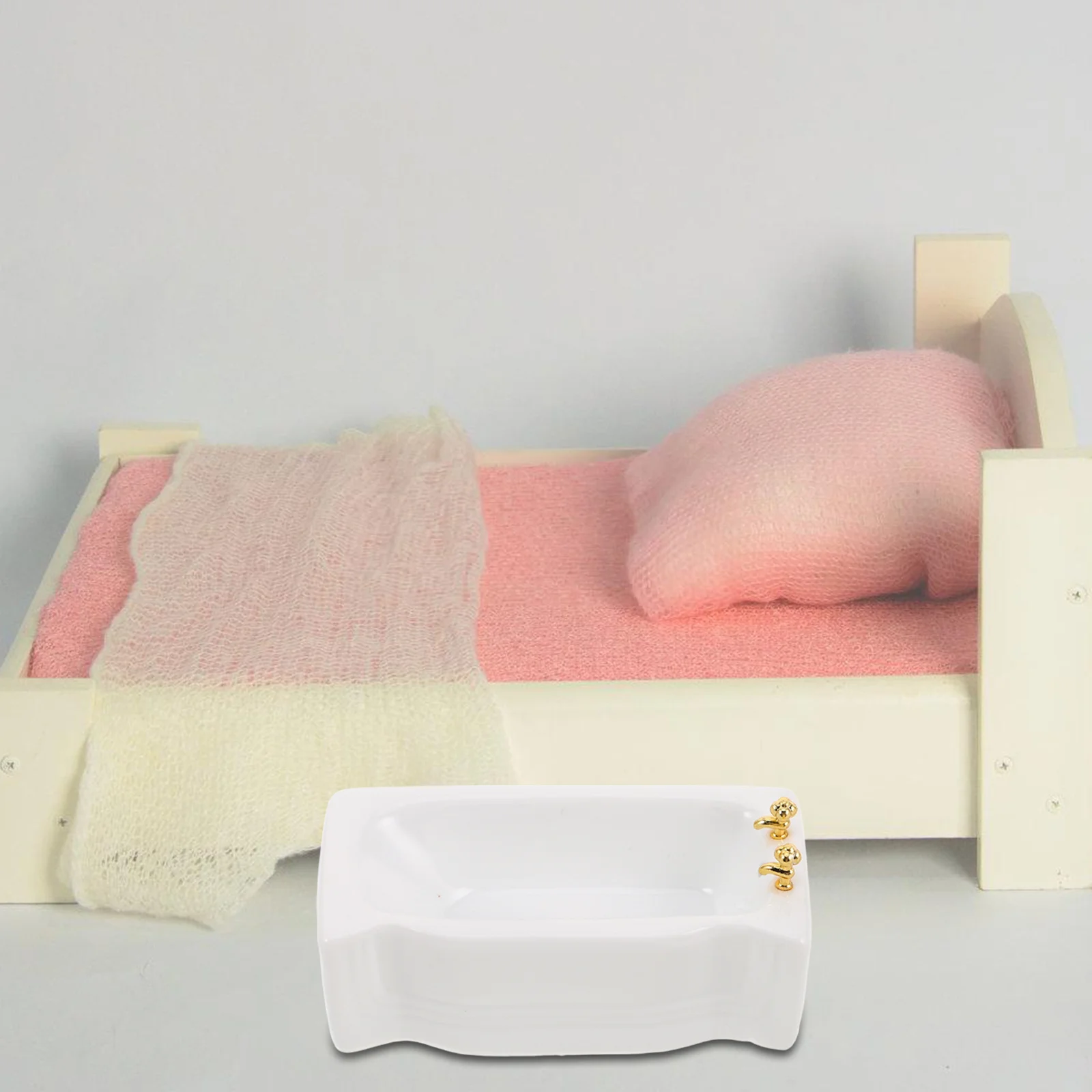 

Dollhouse Bathroom Decorations Ceramic White Bathtub Accessories for Square Mini