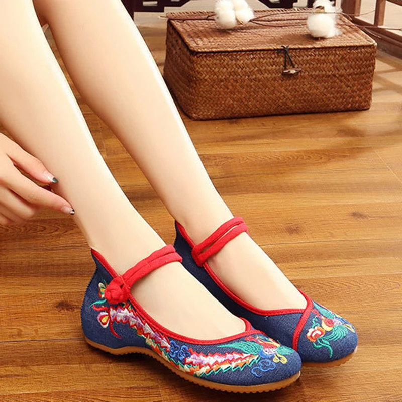 Chinese Embroidered Floral Canvas Shoes Traditional Chinese Old Peking Ballerina Female Casual Flat Loafer Shoes Women