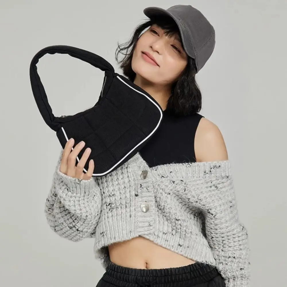 

Large Capacity Nylon Handbag Puffer Texture Quilted Pattern Waterproof Bag Adjustable Strap Underarm Design Adjustable Strap Bag