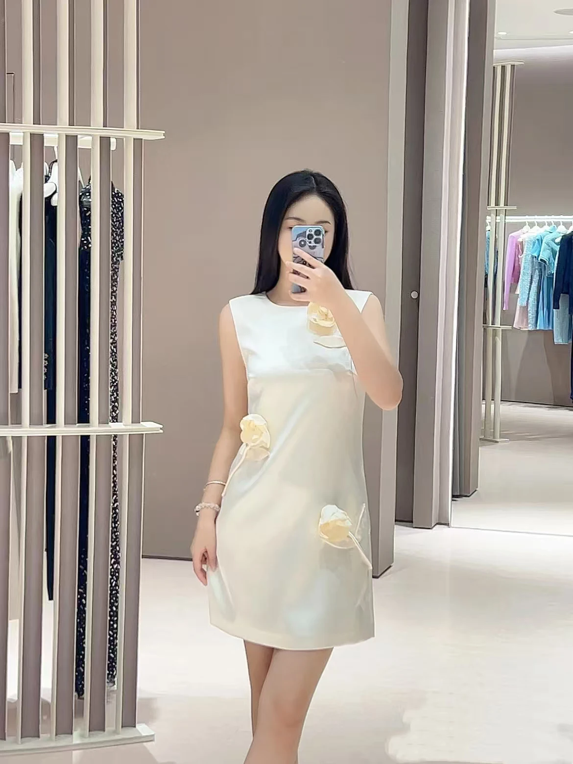 

Three-dimensional applique sleeveless dress temperament elegant ivory satin women's dress 2025 spring new