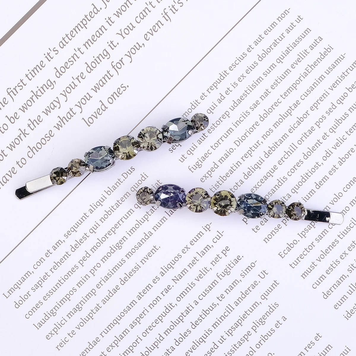 2pcs Vintage Smoky Grey Crystal Hair Clips for Women Retro Black Rhinestone Bobby Pins Geometric Barrettes Winter Hair Accessory view 4