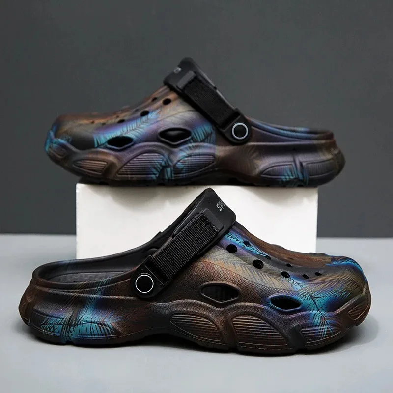 

Модель 2025: легкие, дышащие, противоскользящие, модные и повседневные слипоны с дырками, удобные пляжные тапочки.