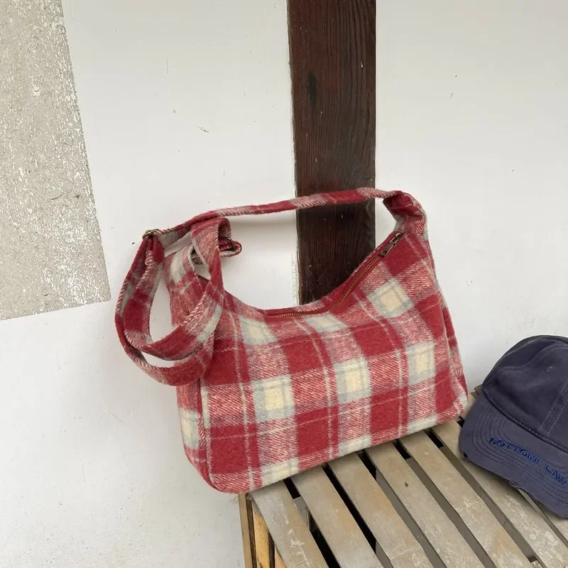 

Retro Plaid Large Capacity Female 2024 New Trendy College Style Woolen Tote Bag Casual Versatile Crossbody Bag Bolso Crossbody