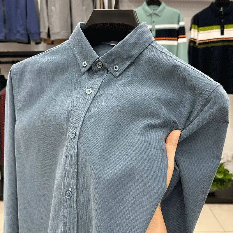 

Ретро-японская вельветовая рубашка с длинным рукавом для мужчин, повседневная, весенне-осенняя, молодежная, модная, приталенного кроя, из полиэстера.