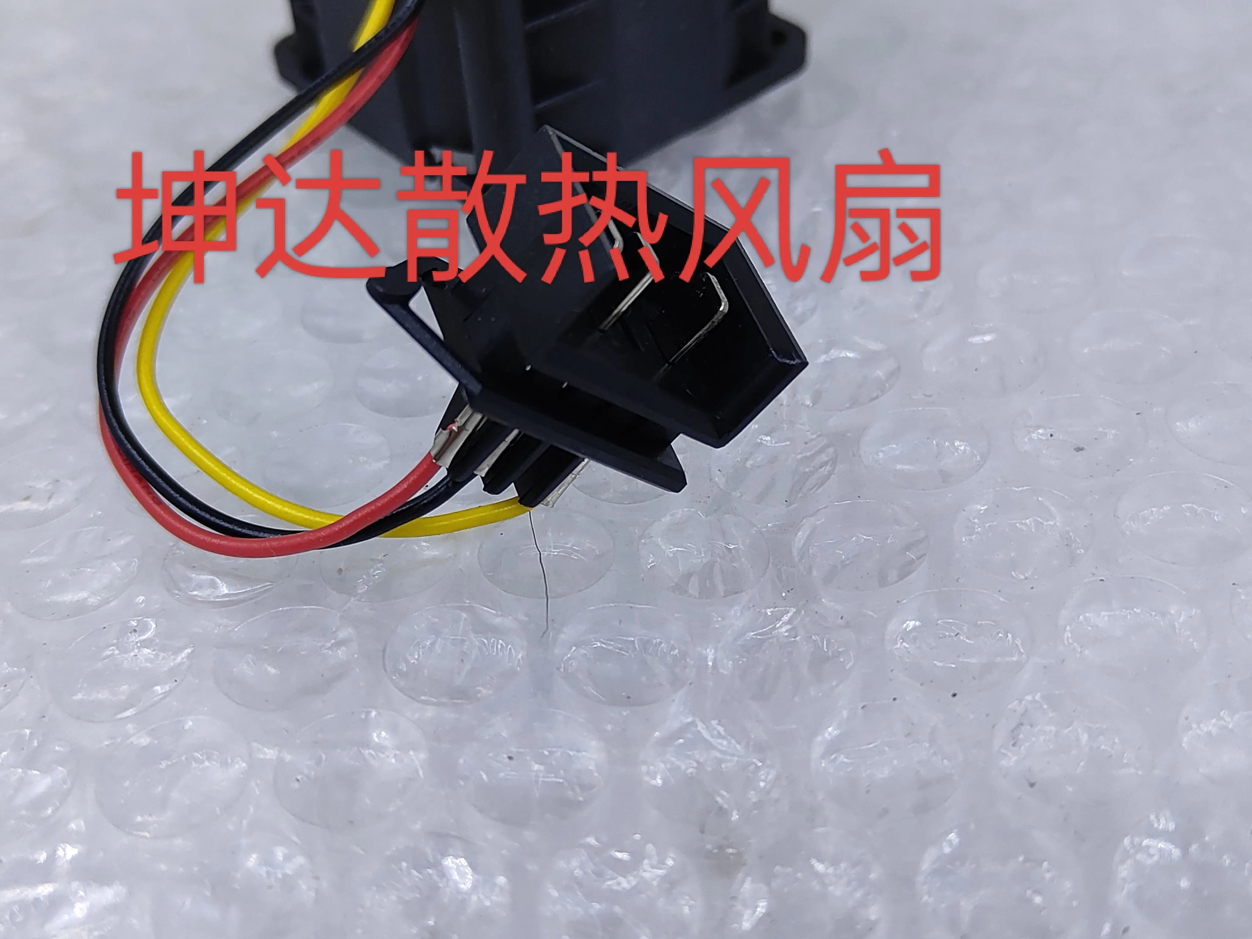 

SUNON PMD2404PQB1-A Инверторный охлаждающий вентилятор постоянного тока 26 В 4,48 Вт 40x40x28 мм 3-проводной