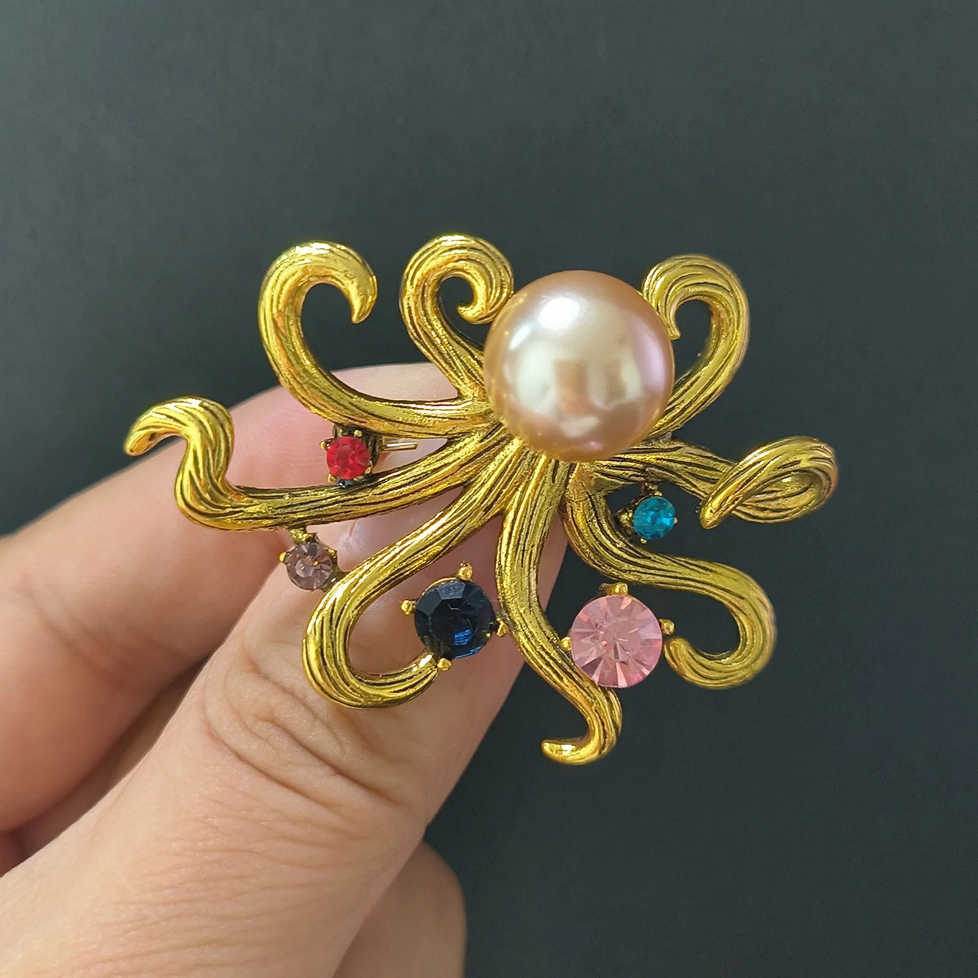 Rhinestone Jellyfish Seahorse Brooches for Women Unisex Glass Sea Life Pins Office Party Friend Gifts Jewelry Accessories