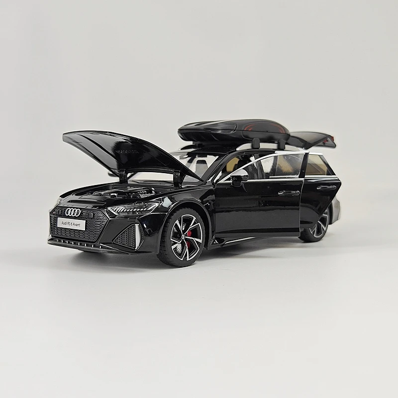 Mecanismo de retroceso del modelo Audi RS6 a escala 1:24 visible en la parte inferior.