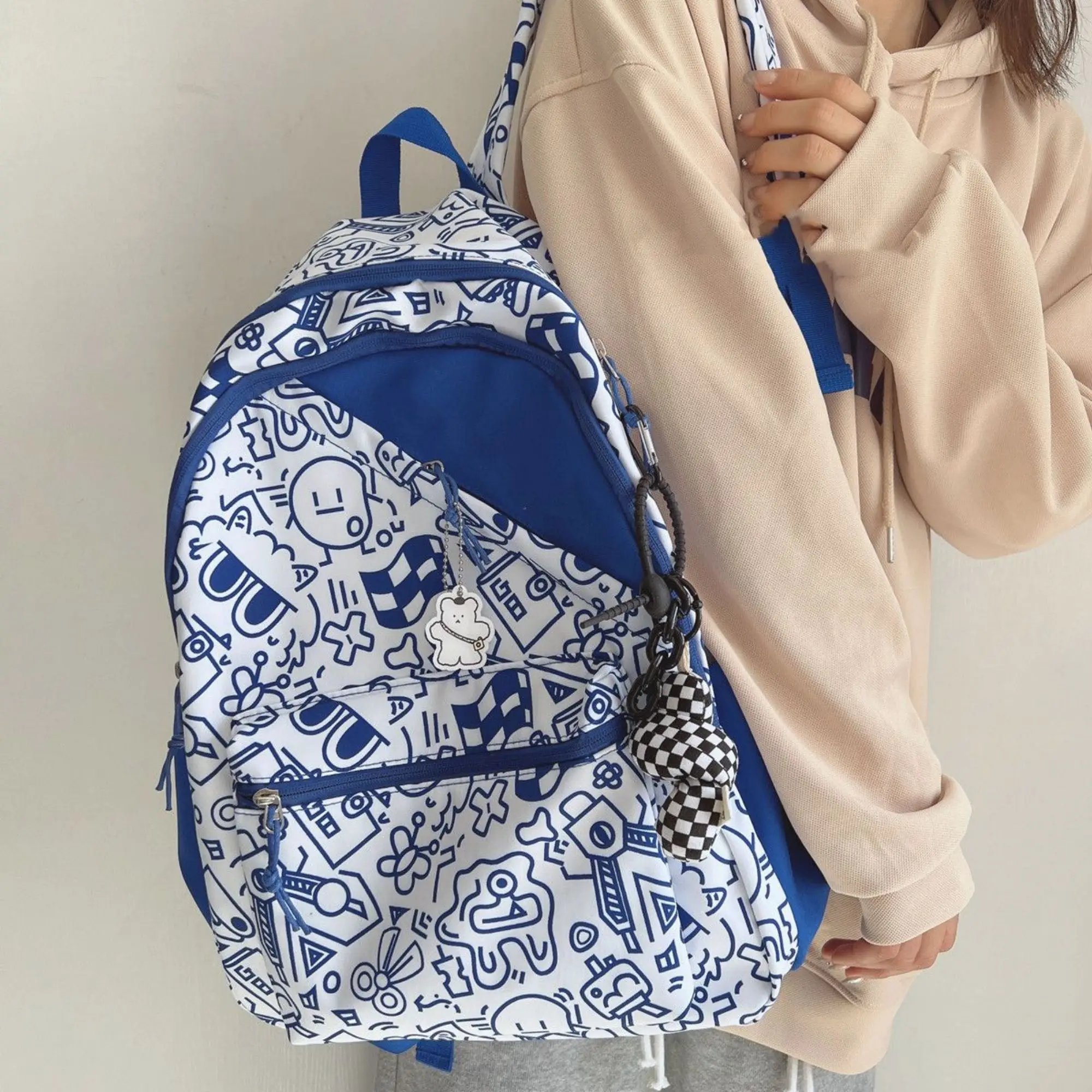 

Cute graffiti, personality, niche backpack, women's fashion, high school, large capacity backpack, college student backpack