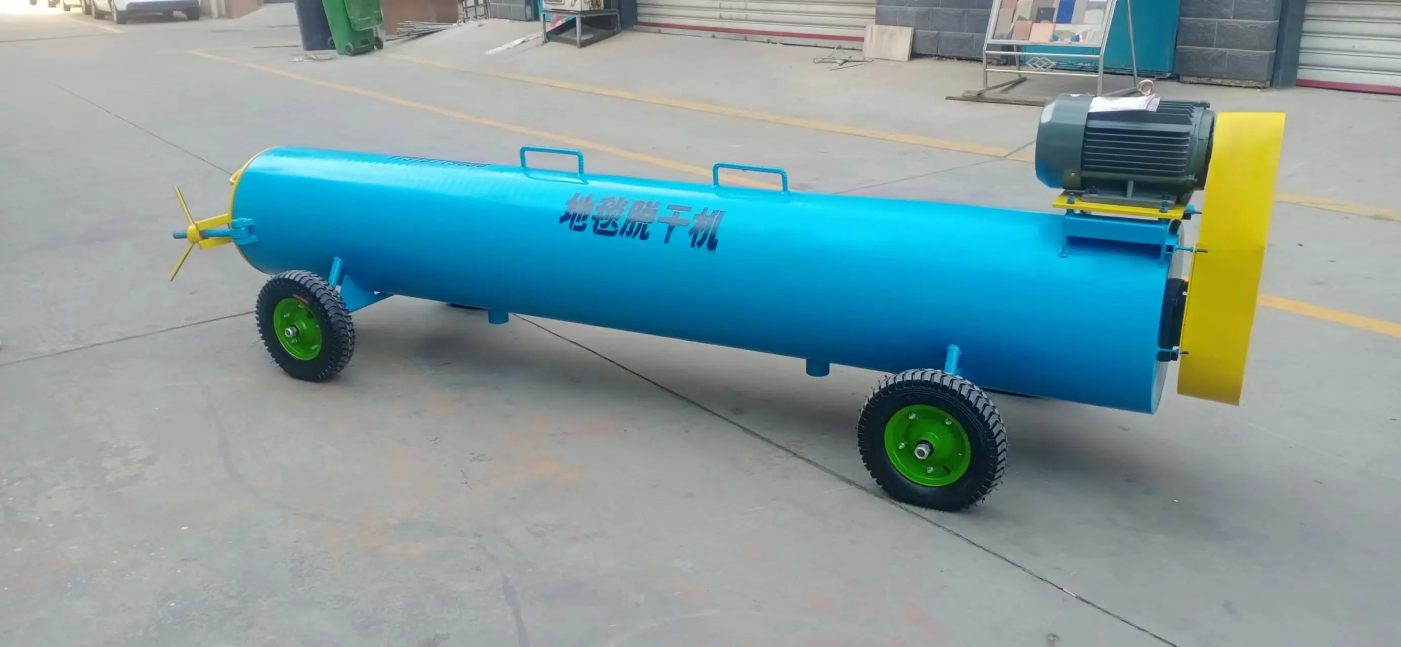 Aspiratore automatico commerciale per tappeti