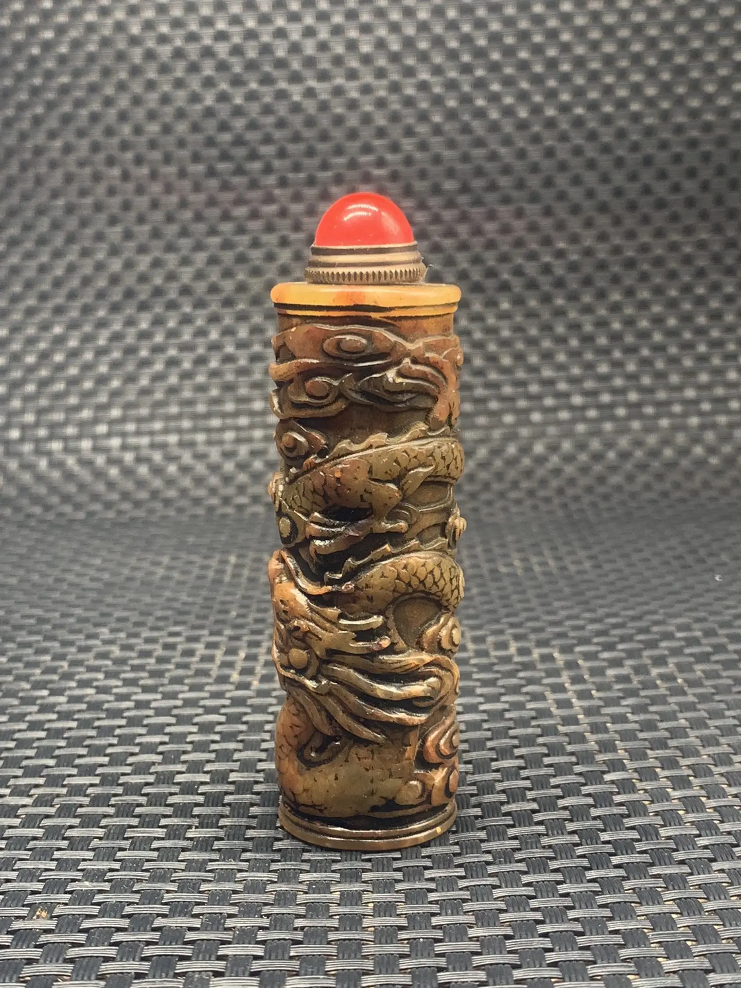 Chinese Collection Hand Carved Dragon Shoushan Stone Snuff Bottle